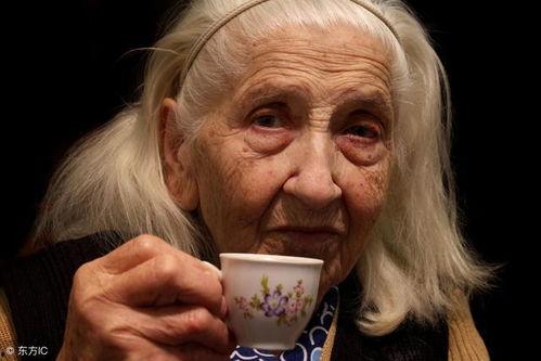 老太婆吃瓜的视频大全下载,趣味横生的欢乐时光回顾