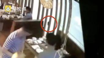 吃瓜吃到楼下视频,一网打尽吃瓜群众的欢乐瞬间