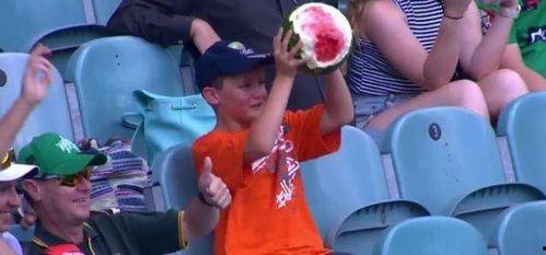 吃瓜少年小视频,揭秘网络热传短视频背后的故事